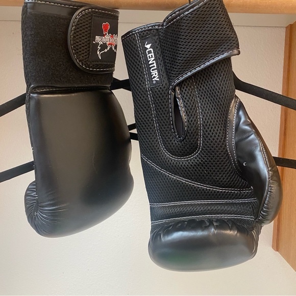 Unisex Boxing Gloves, Black, Size Medium, 14 oz - Picture 2 of 8